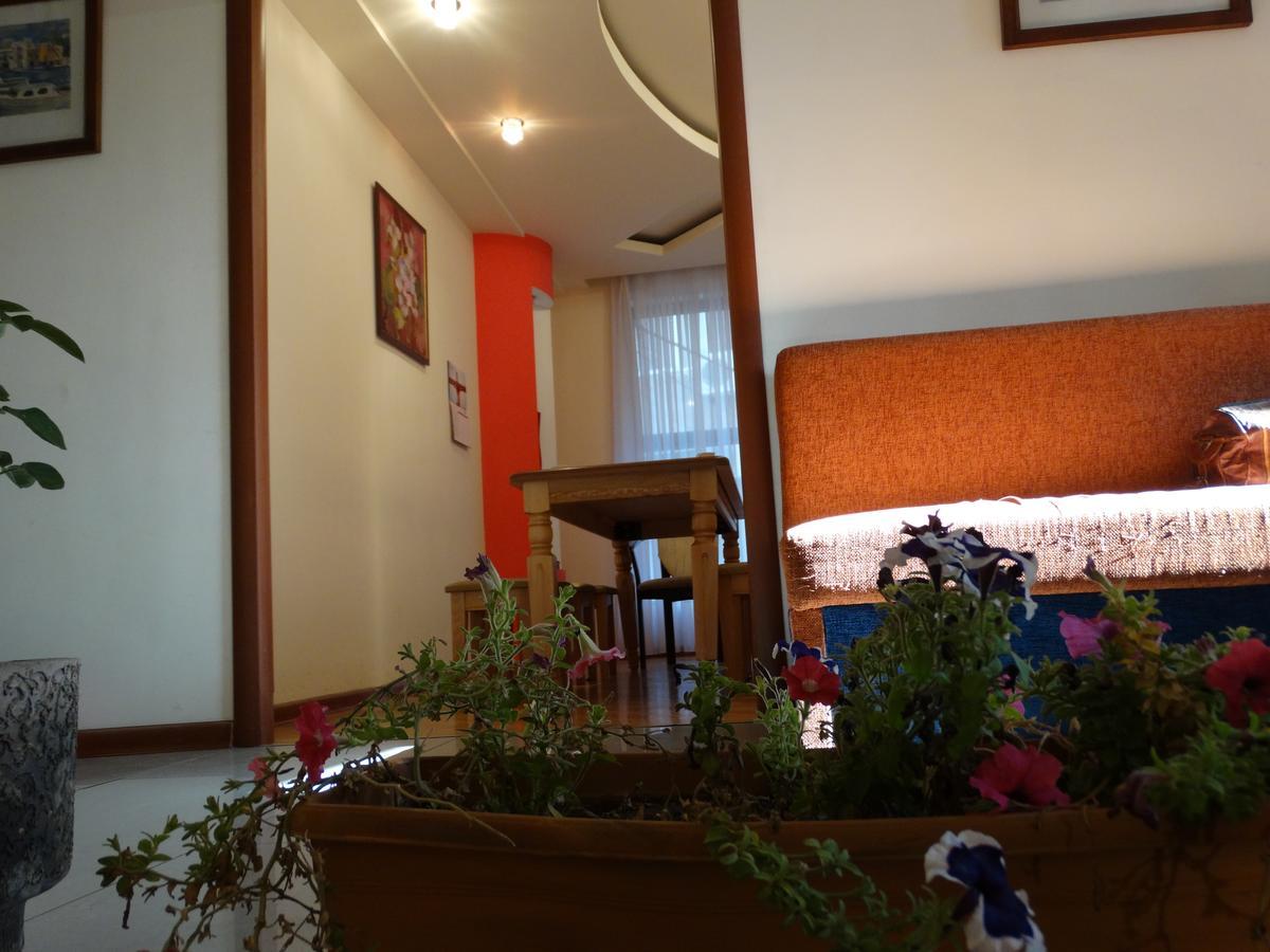 Destiny 1 Hostel Yerevan Ngoại thất bức ảnh