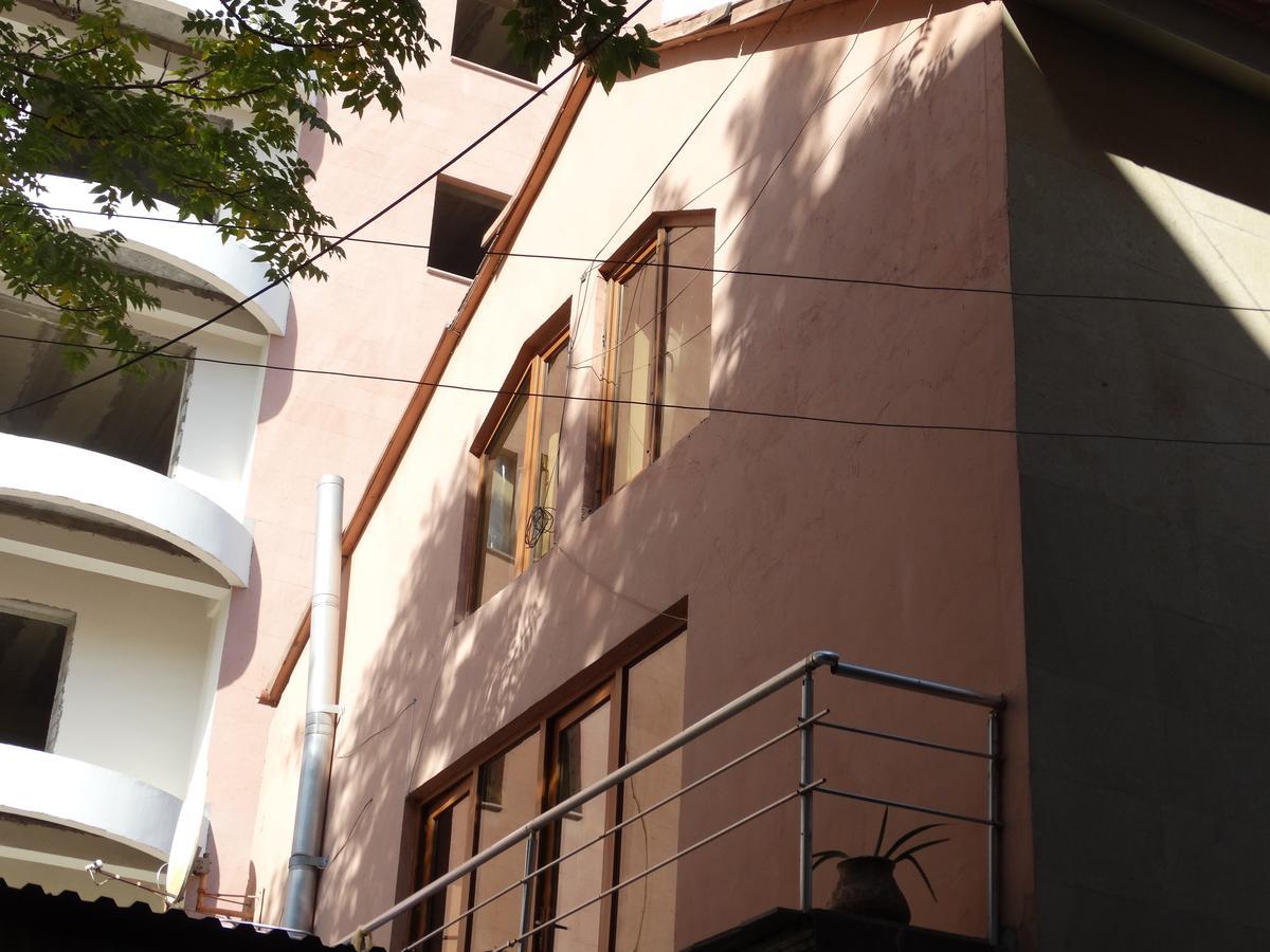 Destiny 1 Hostel Yerevan Ngoại thất bức ảnh